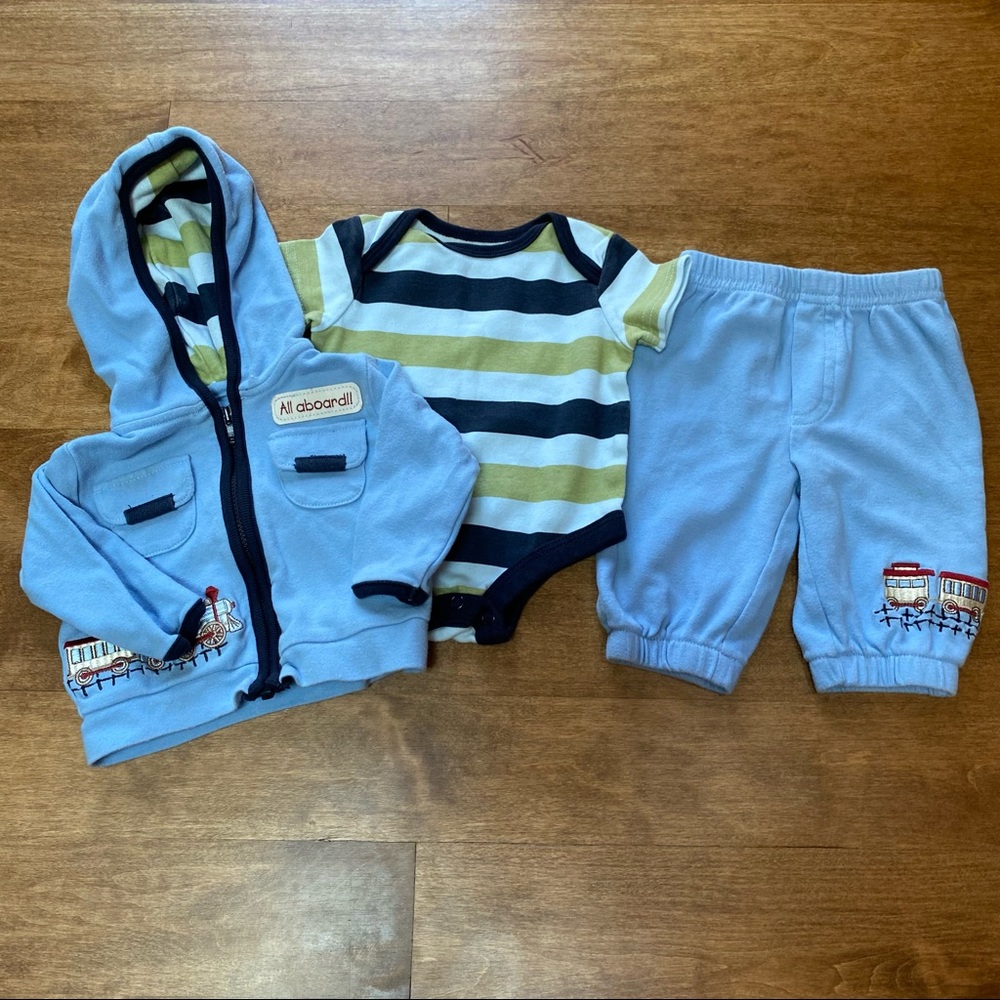 Matching sweat suit with onesie under it green and blue cute Little Wonders 0-3m